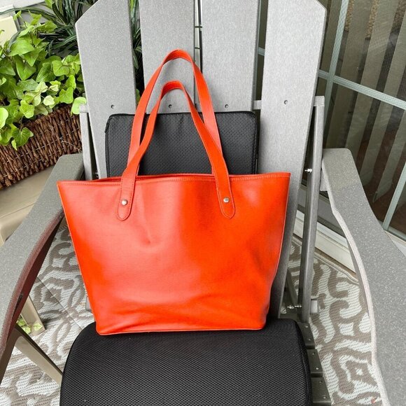 Lauren Ralph Lauren  Large Leather Tote in a FUN Orange - Picture 2 of 12